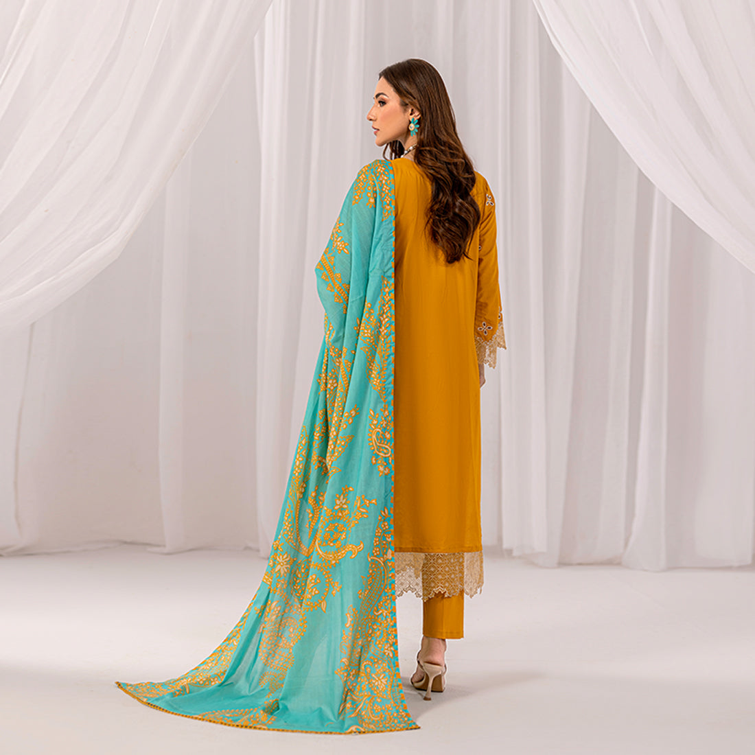 ZR-2429-A Zahra Rubab Chikan Kaari