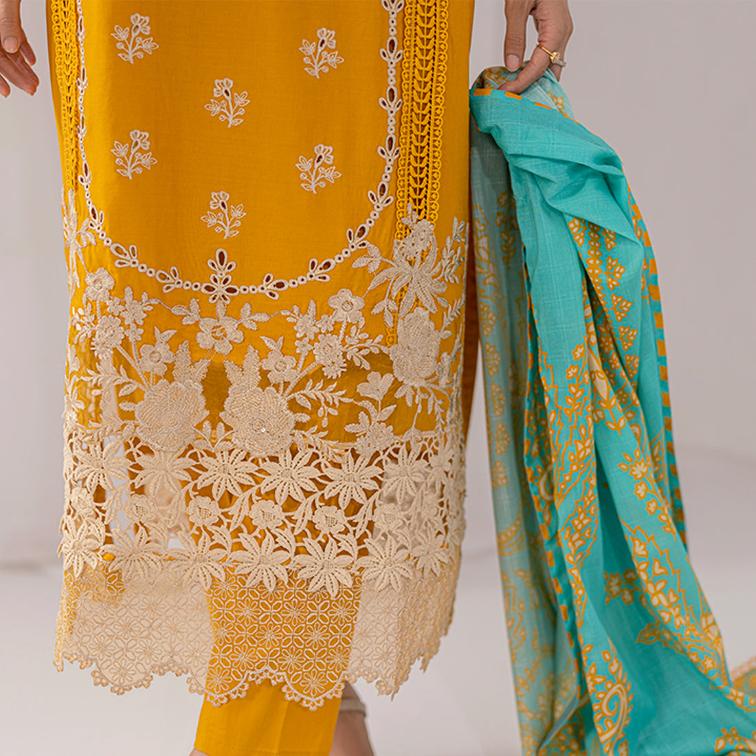 ZR-2429-A Zahra Rubab Chikan Kaari
