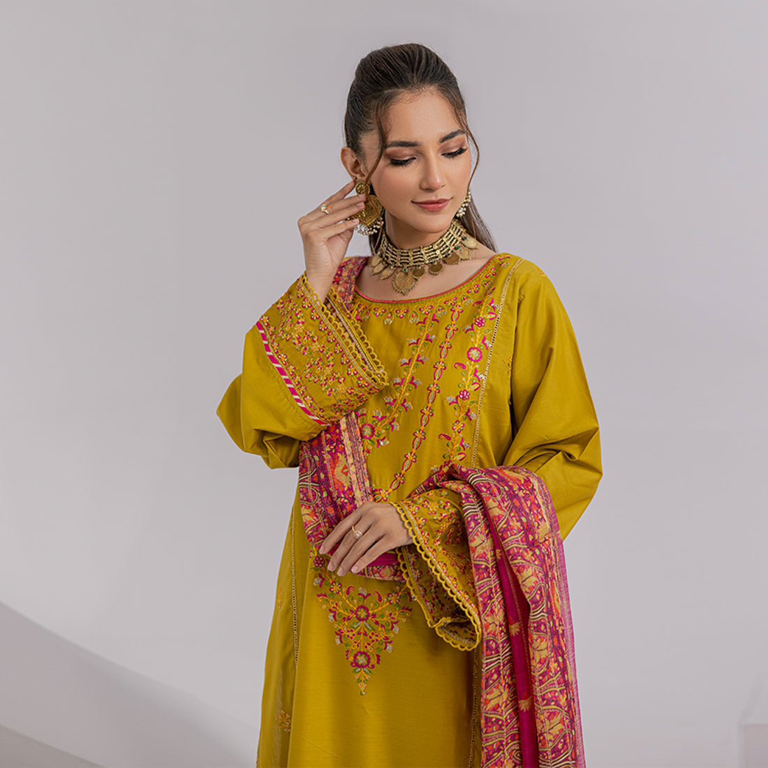ZR-2426-A Zahra Rubab Chikan Kaari