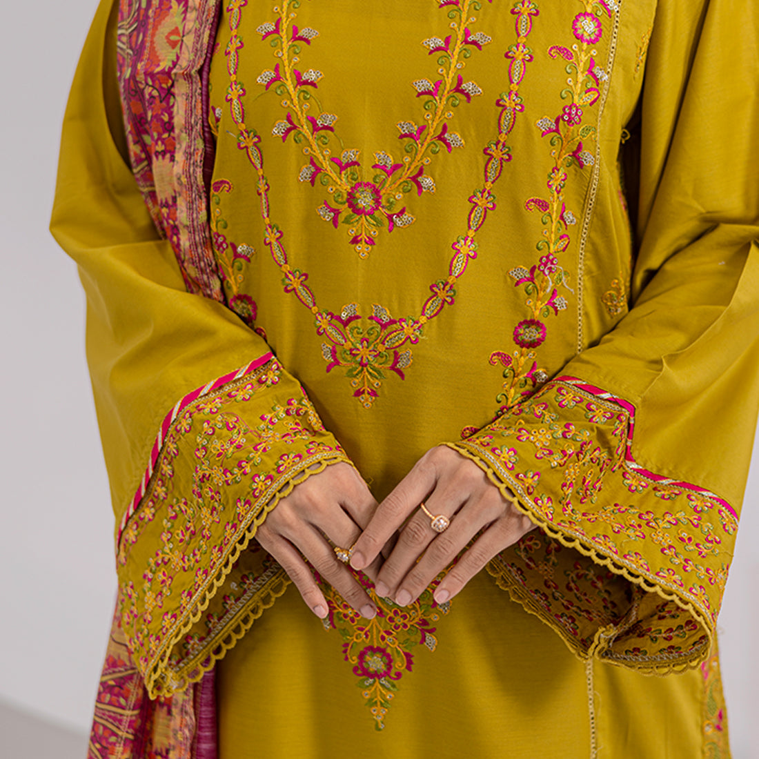ZR-2426-A Zahra Rubab Chikan Kaari