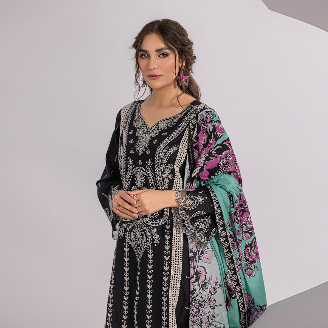 ZR-2431-A Zahra Rubab Chikan Kaari