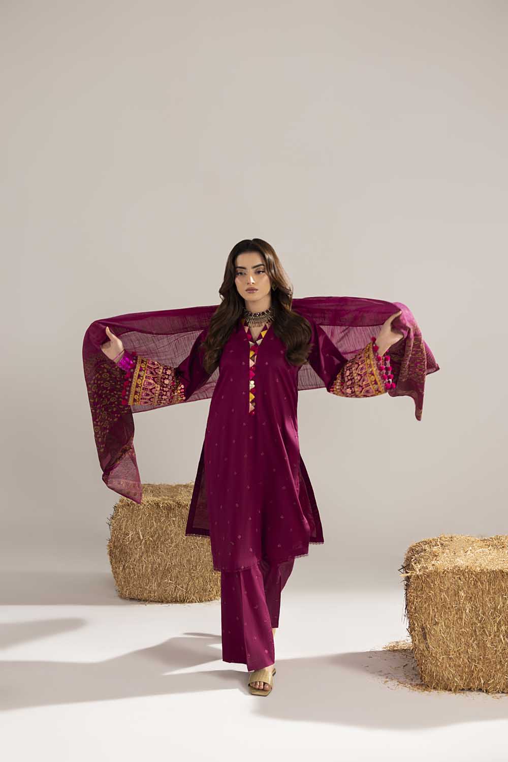 ZR-2611 | MAROON Zahra Rubab