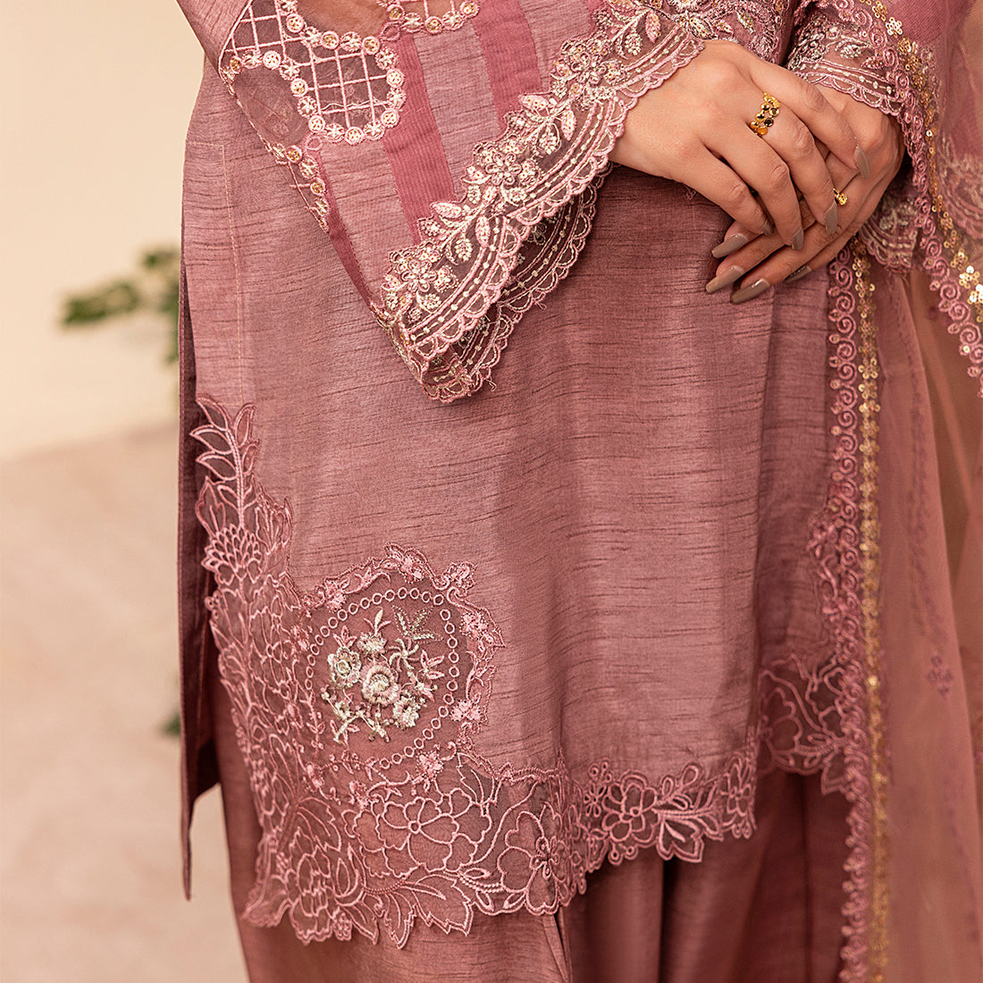ZR-2527 | BLUSH Zahra Rubab