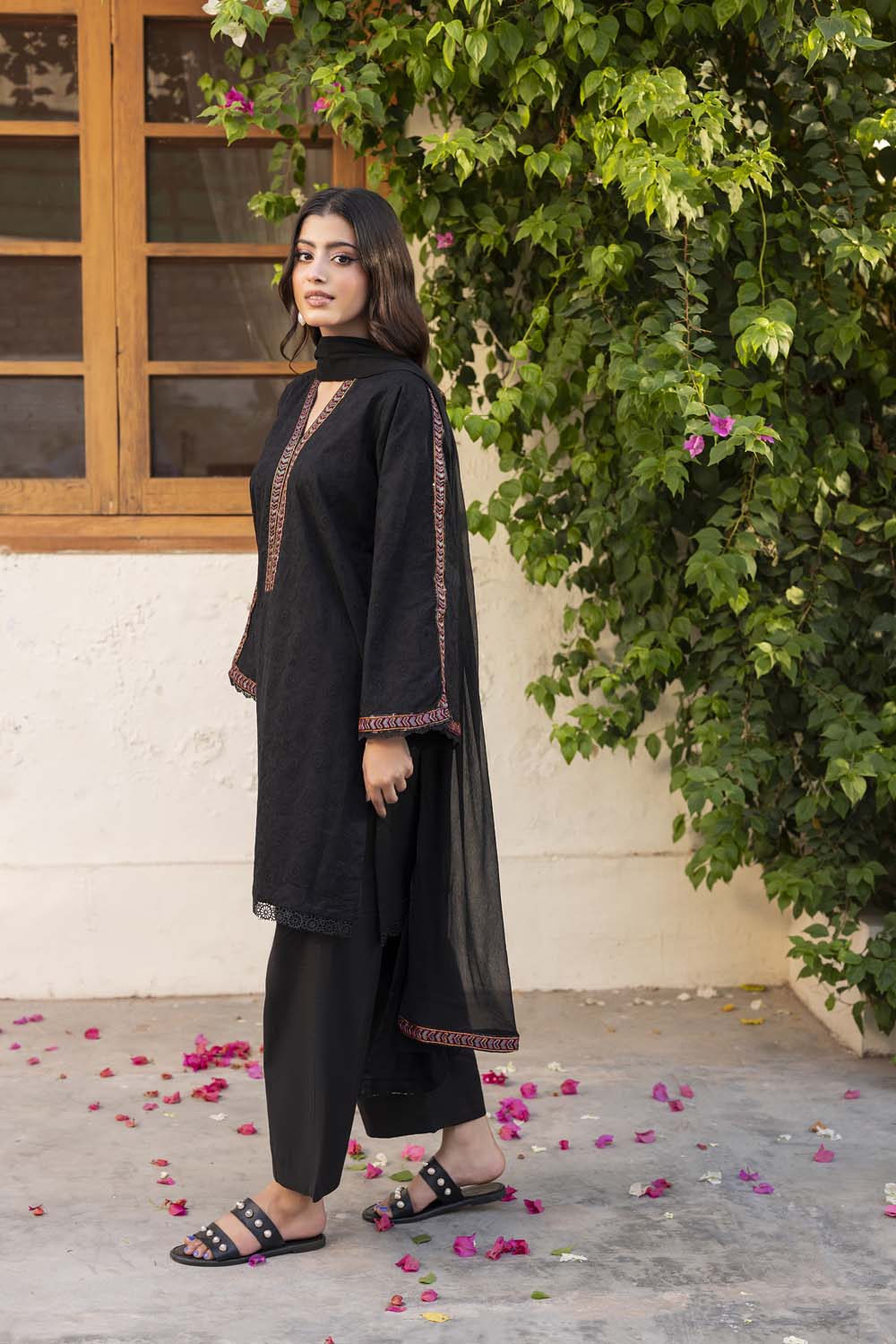 ZR-B001 | BLACK Zahra Rubab