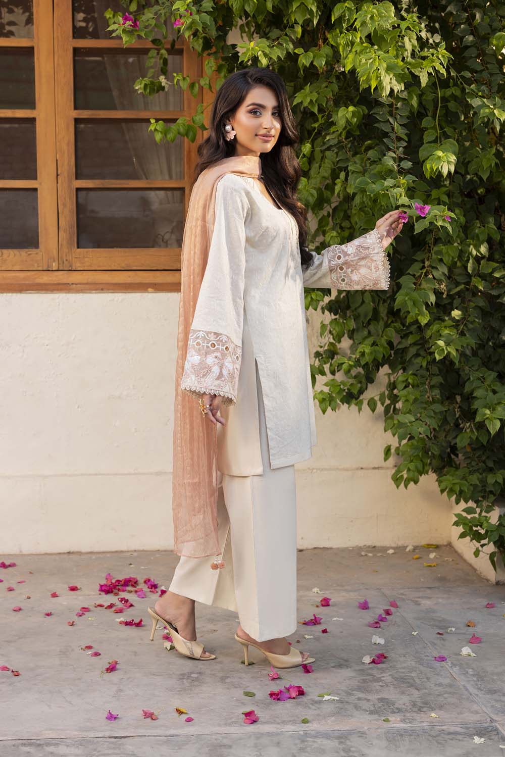 ZR-B002 | OFF-WHITE Zahra Rubab
