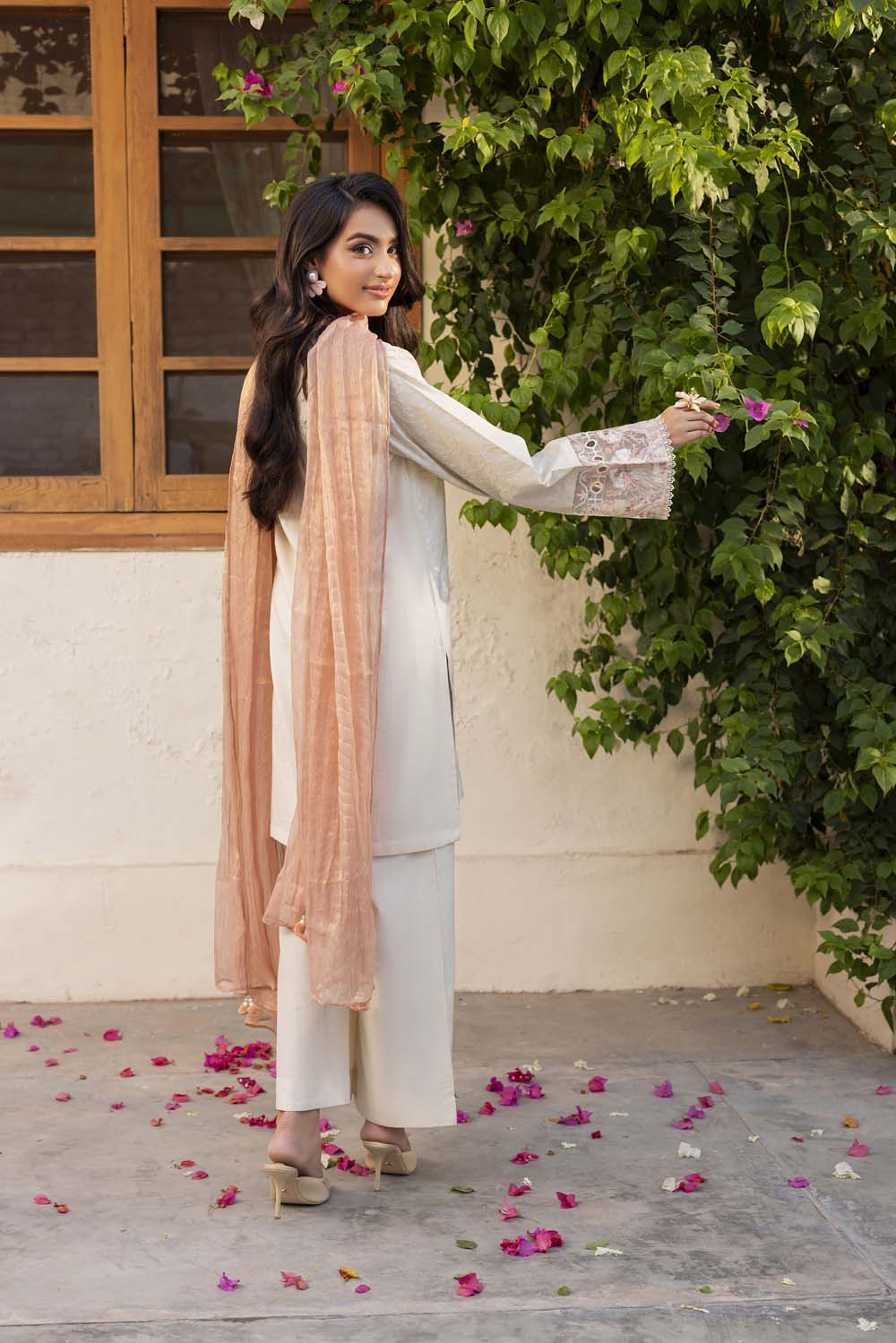 ZR-B002 | OFF-WHITE Zahra Rubab