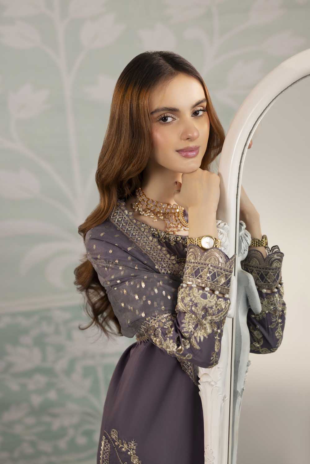 ZR-2556 | MAUVE Zahra Rubab