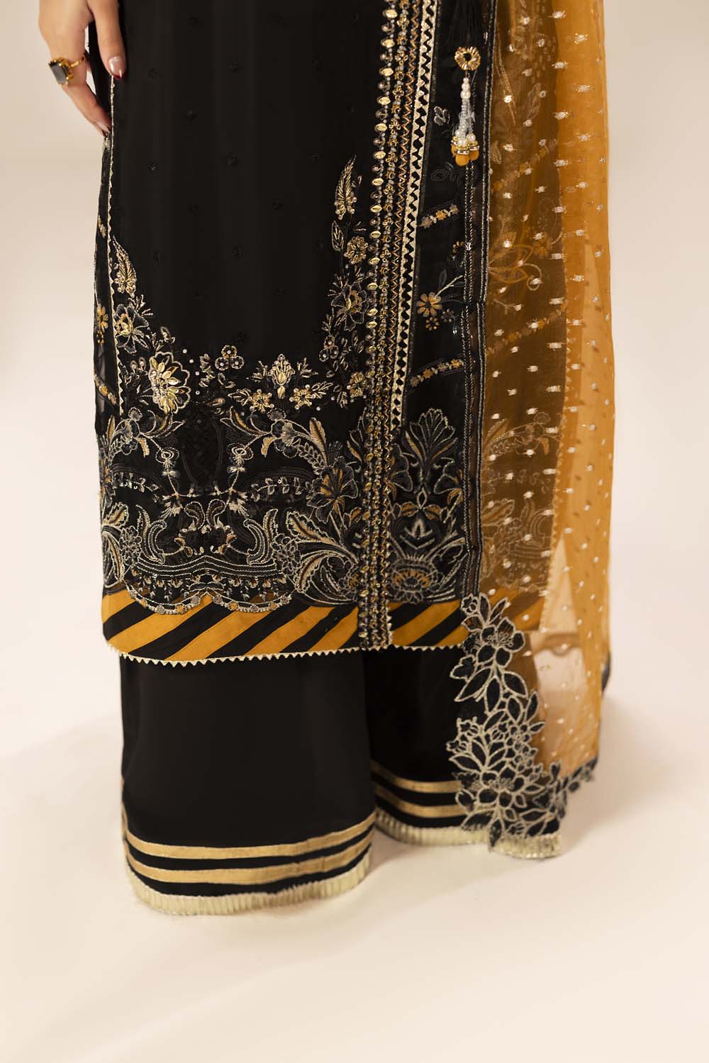 ZR-2555 | Black Zahra Rubab