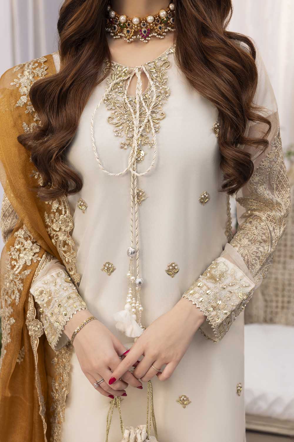 ZR-2569 | OFF-WHITE Zahra Rubab