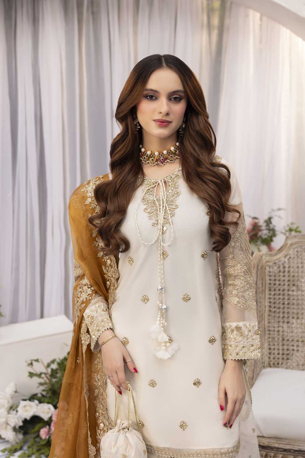 ZR-2569 | OFF-WHITE Zahra Rubab