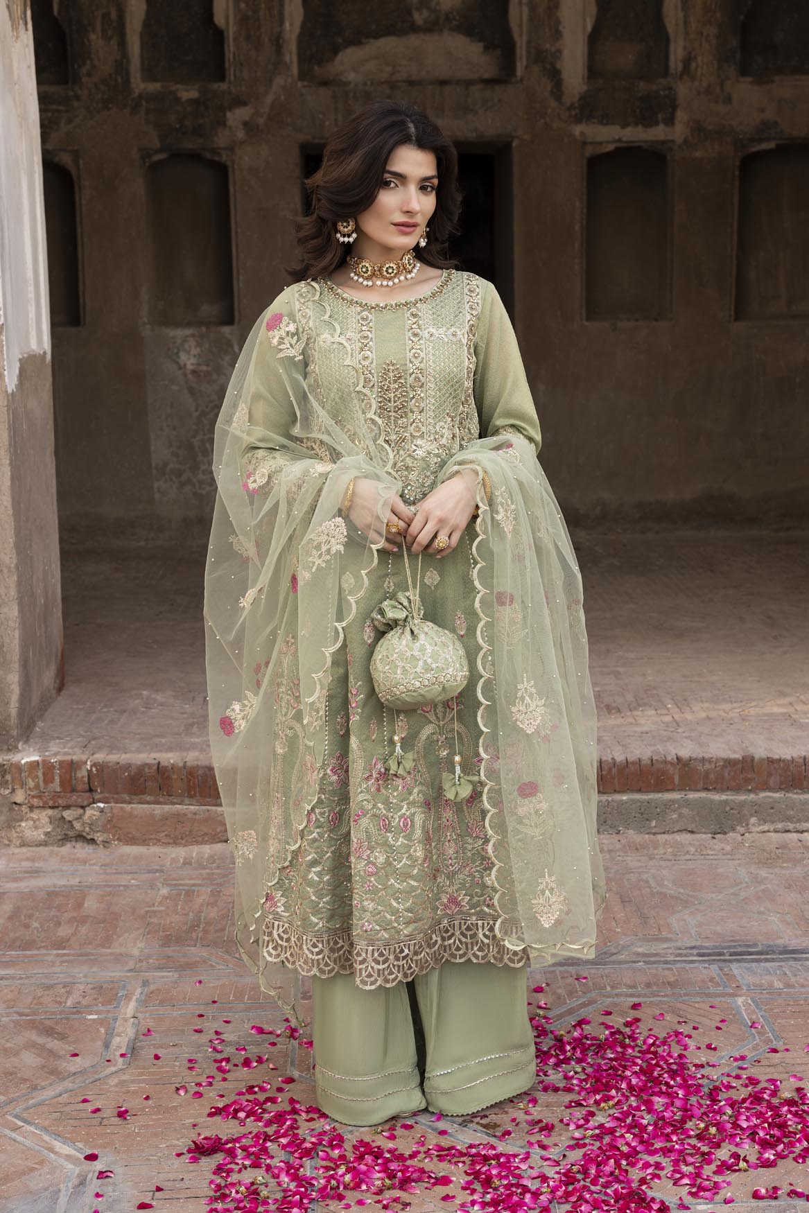 ZR-2553 | NOOR JAHAN Zahra Rubab