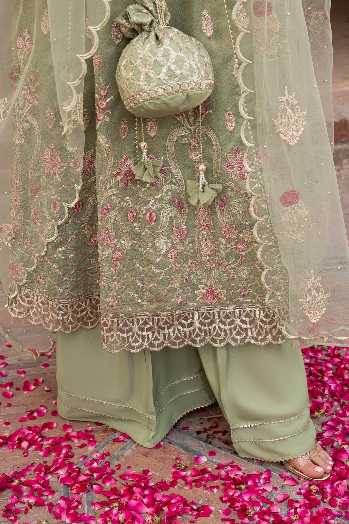 ZR-2553 | NOOR JAHAN Zahra Rubab