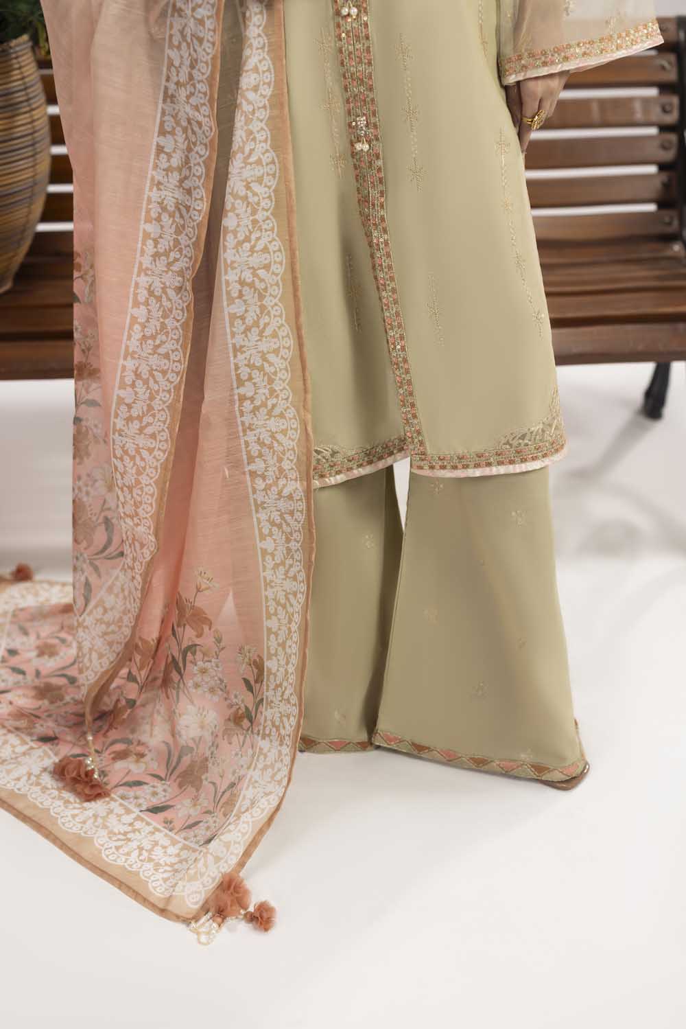 ZR-2620 | BEIGE Zahra Rubab
