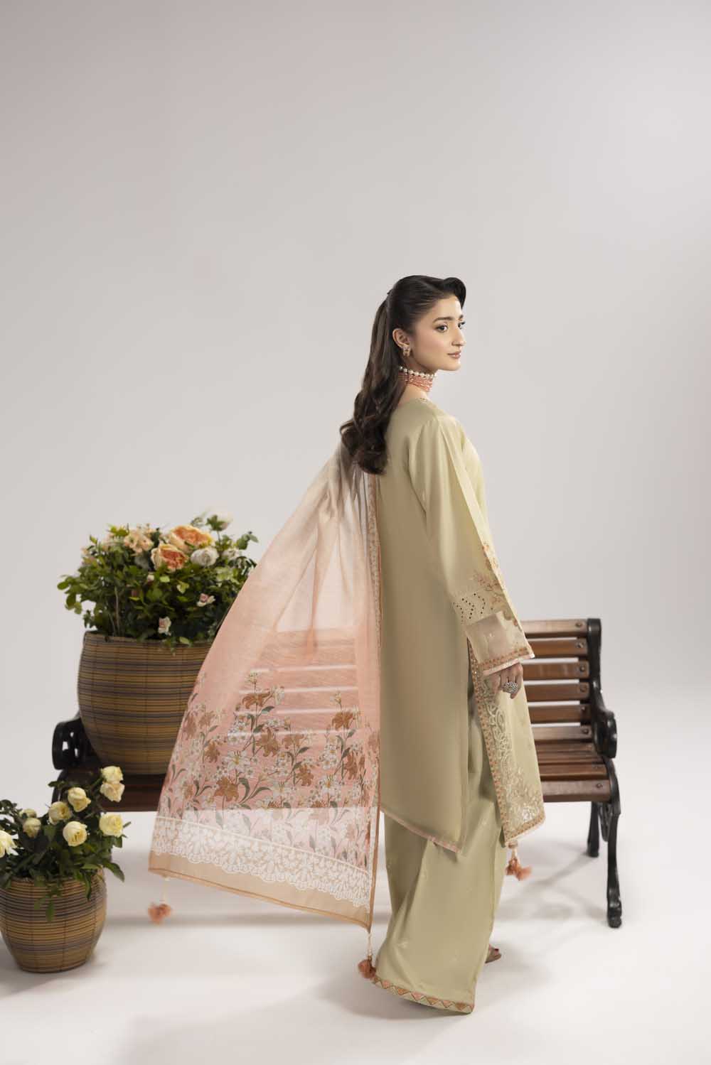 ZR-2620 | BEIGE Zahra Rubab