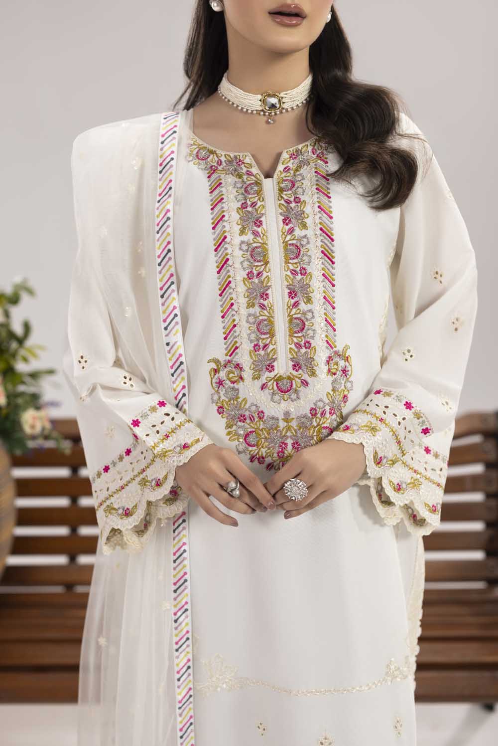 ZR-2622 | PEARL WHITE Zahra Rubab