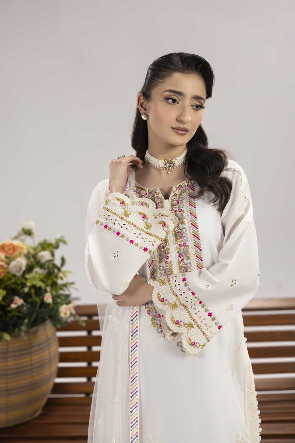 ZR-2622 | PEARL WHITE Zahra Rubab