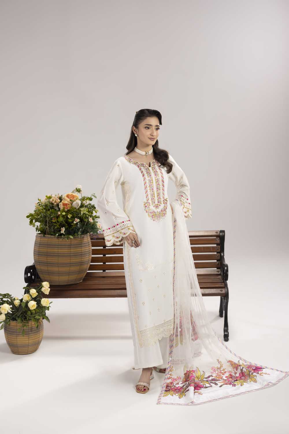 ZR-2622 | PEARL WHITE Zahra Rubab