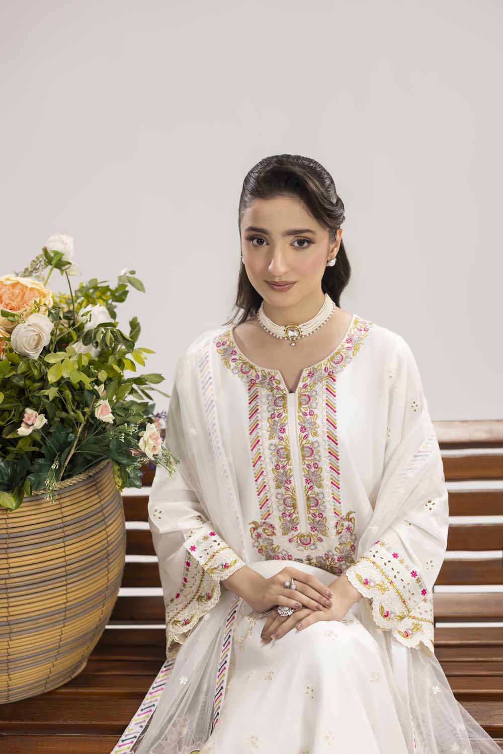 ZR-2622 | PEARL WHITE Zahra Rubab