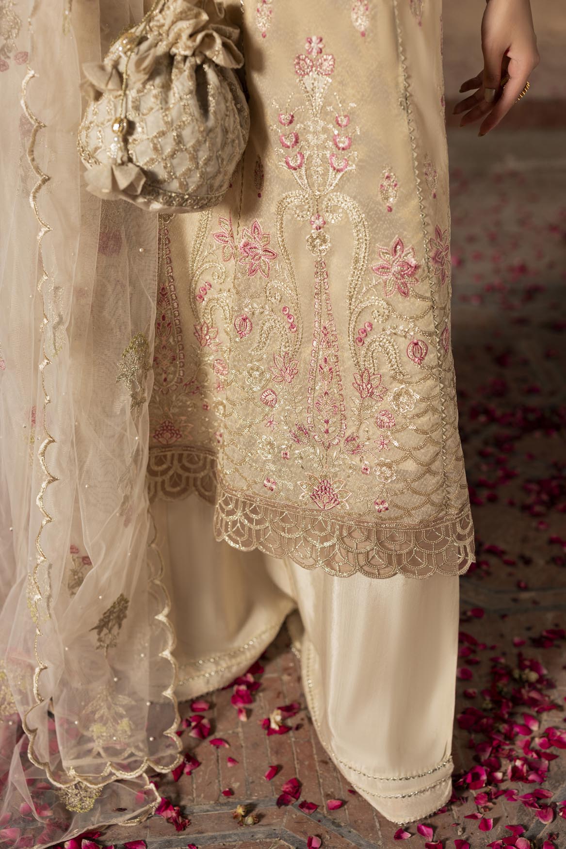 ZR-2553 | SHAHTAJ Zahra Rubab