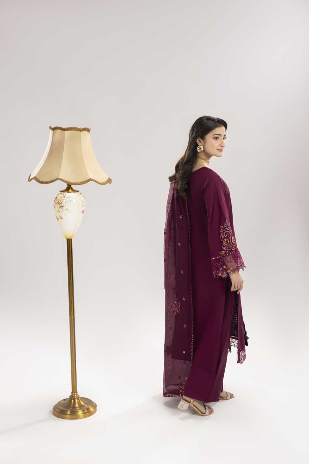 ZR-2618 | MAROON Zahra Rubab
