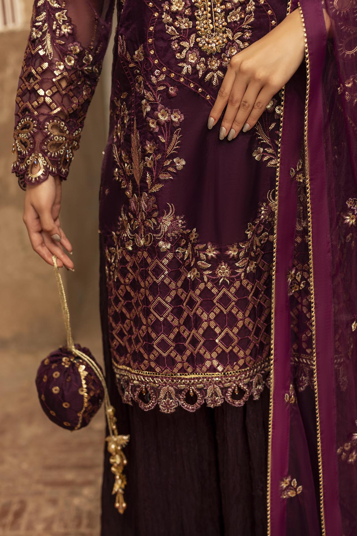 ZR-2550 | MANN Zahra Rubab