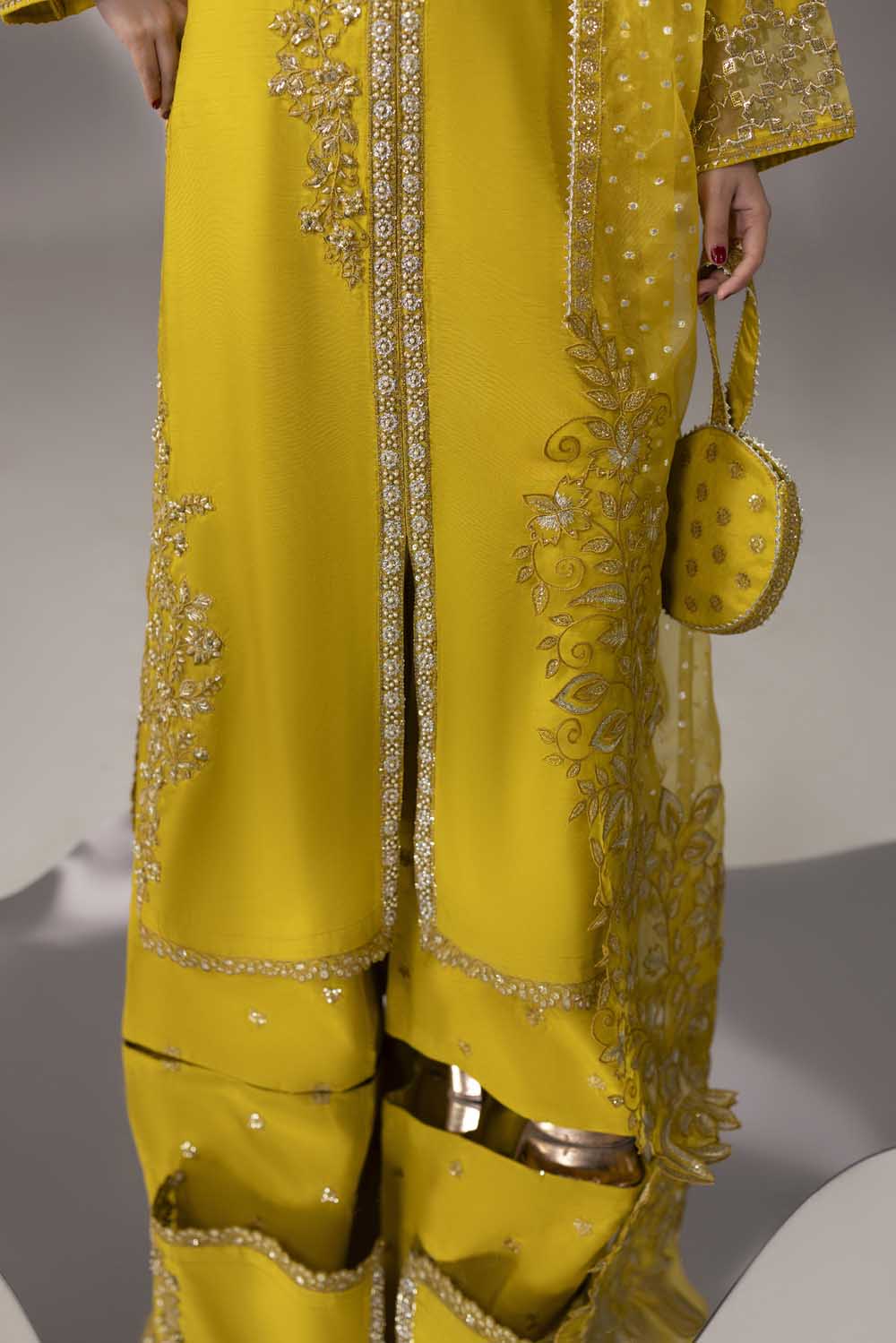 ZR-2635 | DHAANI