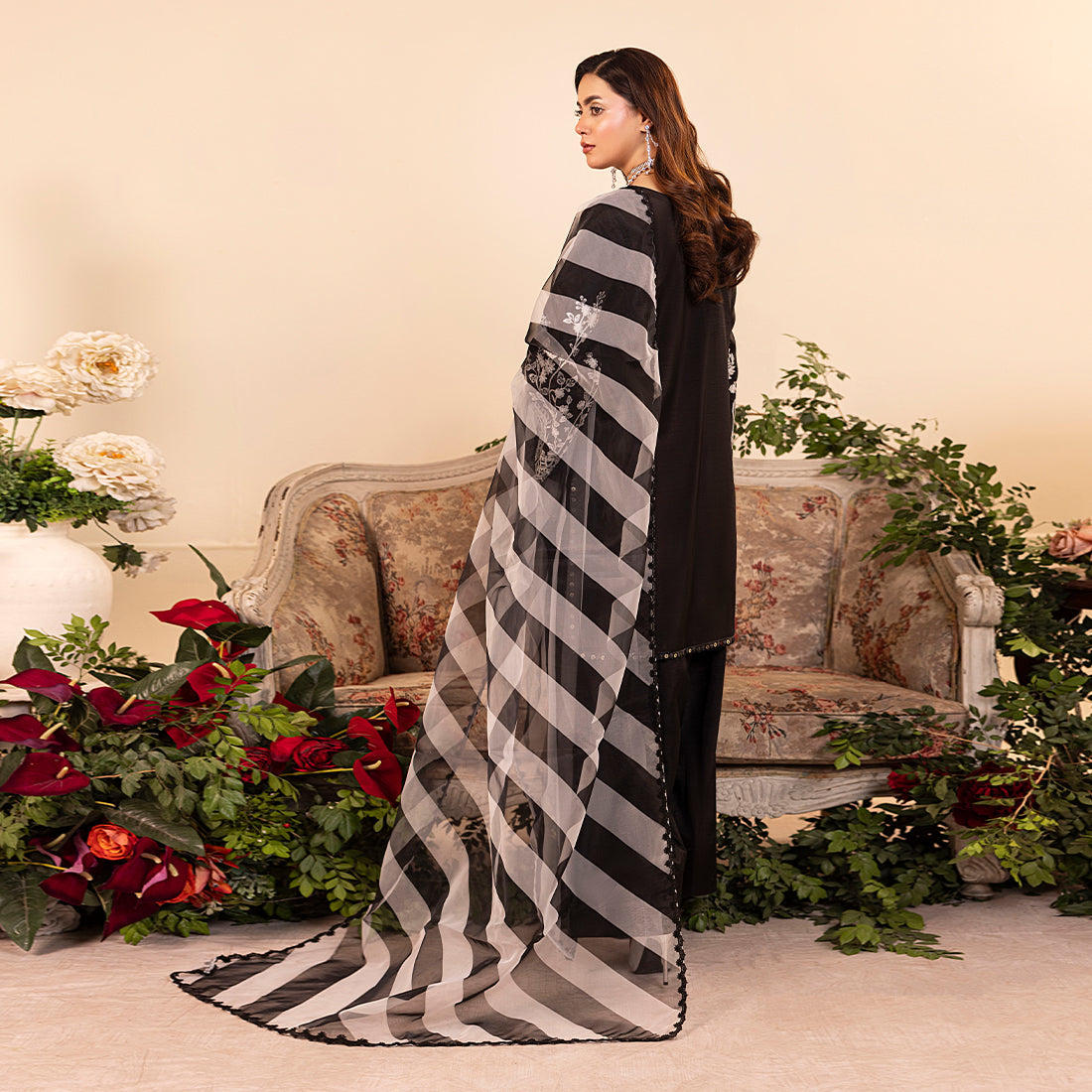 ZR-2526 | BLACK Zahra Rubab