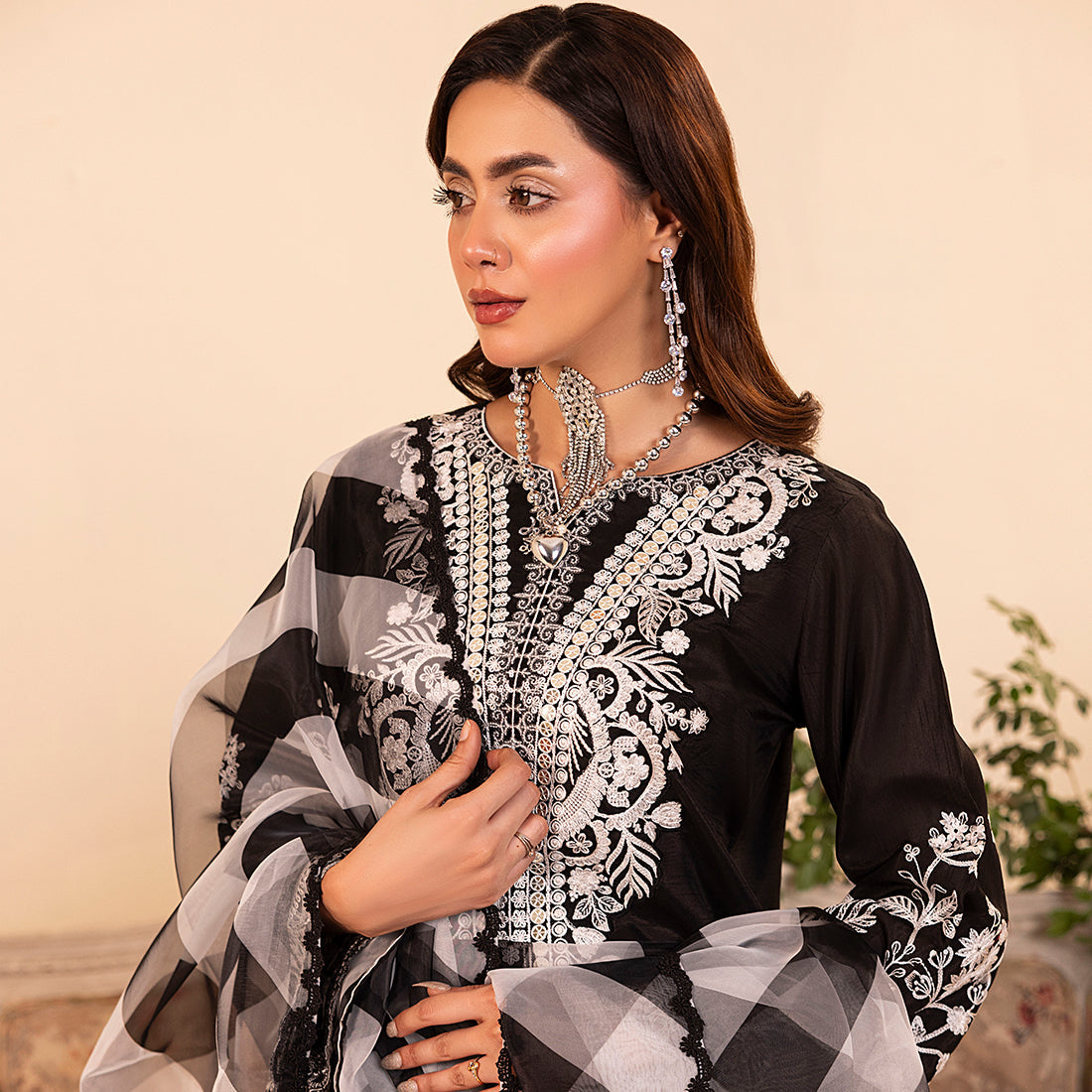 ZR-2526 | BLACK Zahra Rubab