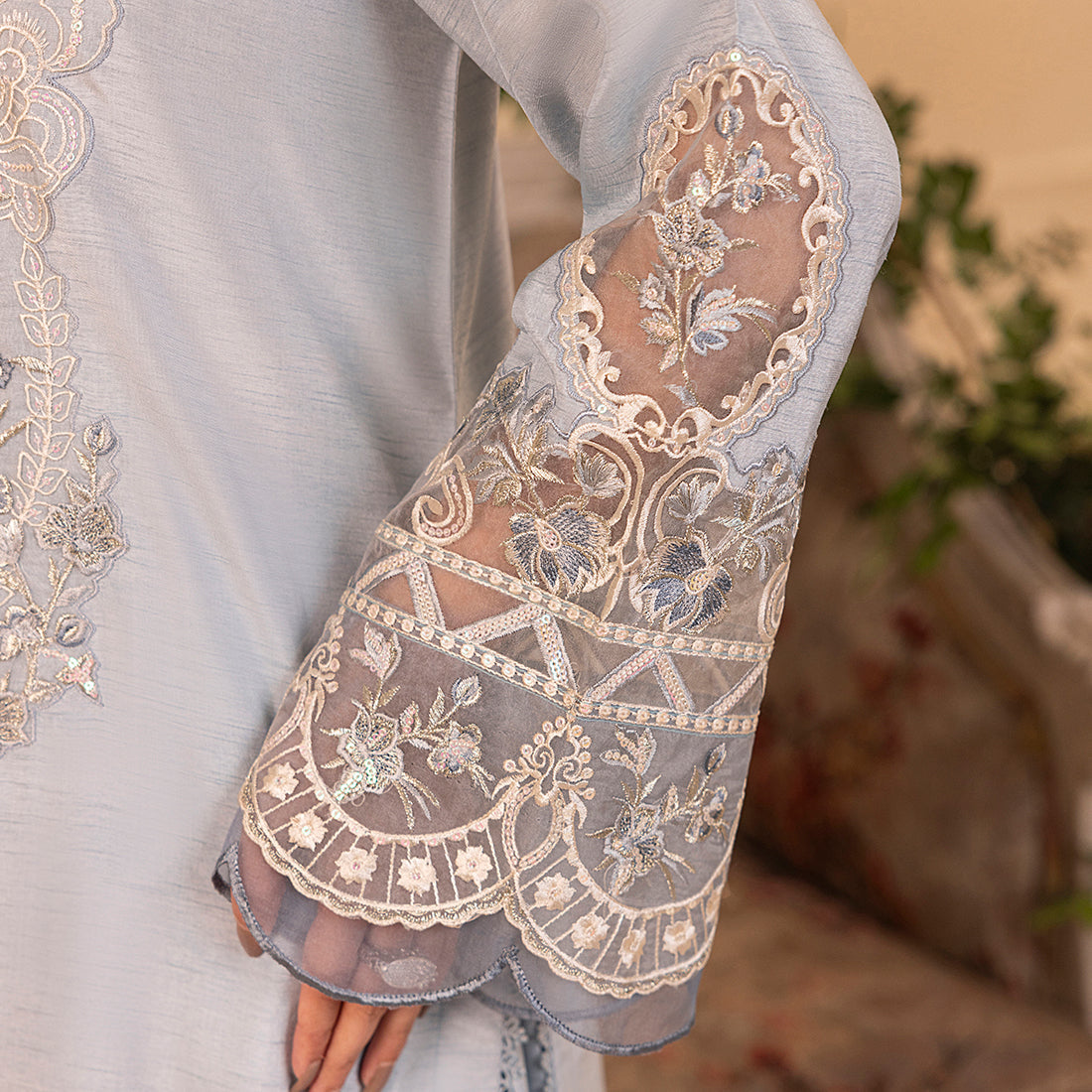 ZR-2529 | FROST Zahra Rubab