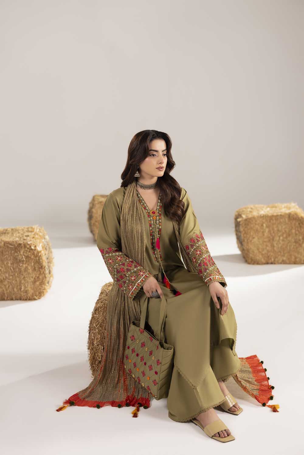 ZR-2616 | OLIVE Zahra Rubab