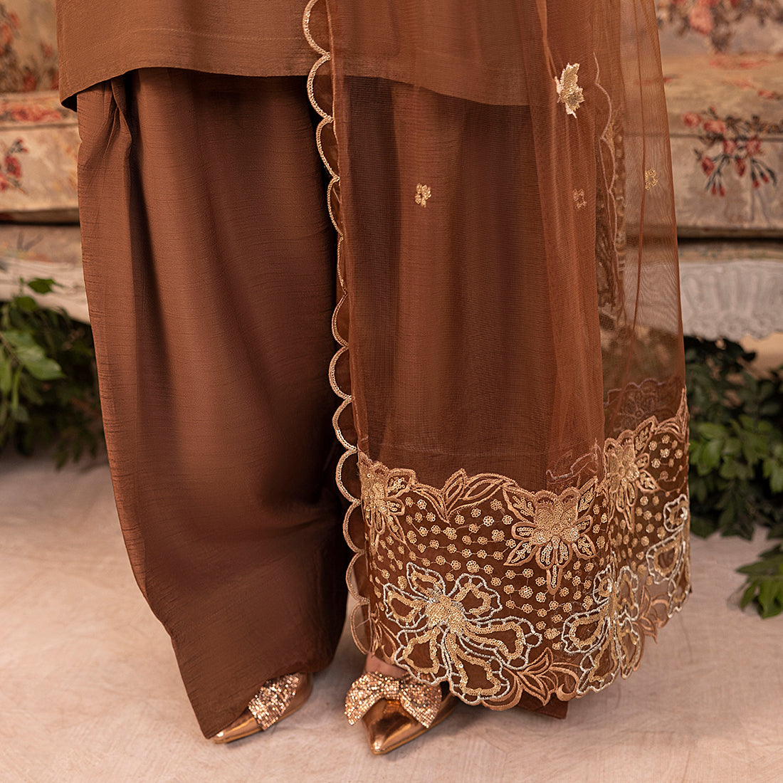 ZR-2530 | ROSE WOOD Zahra Rubab