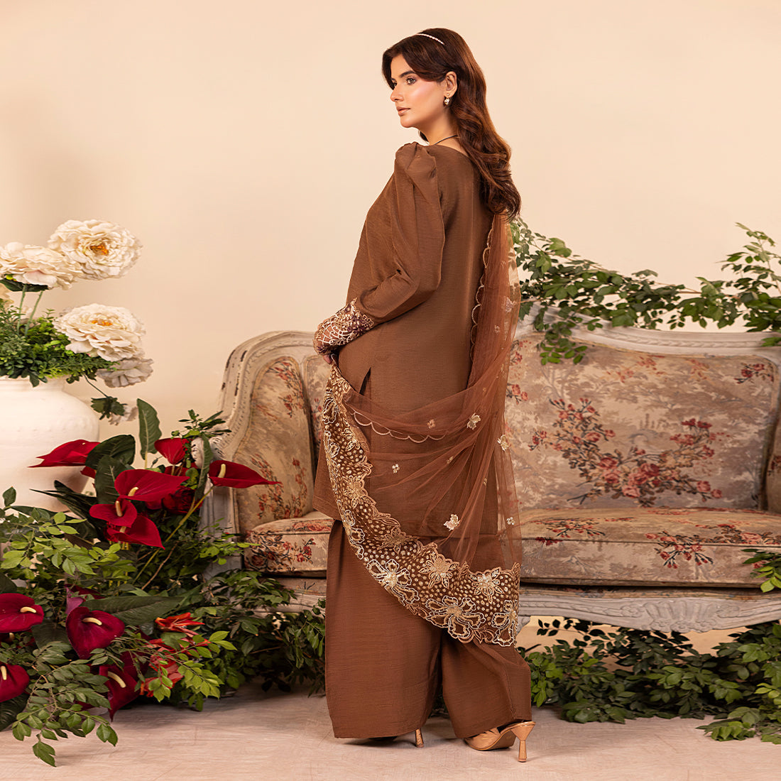 ZR-2530 | ROSE WOOD Zahra Rubab
