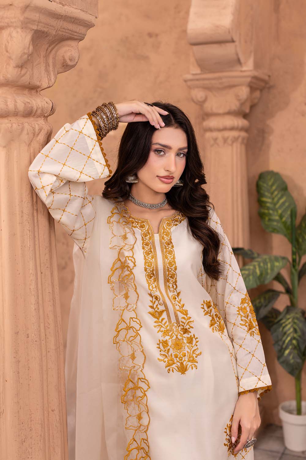 ZR-2580 | OFF-WHITE Zahra Rubab