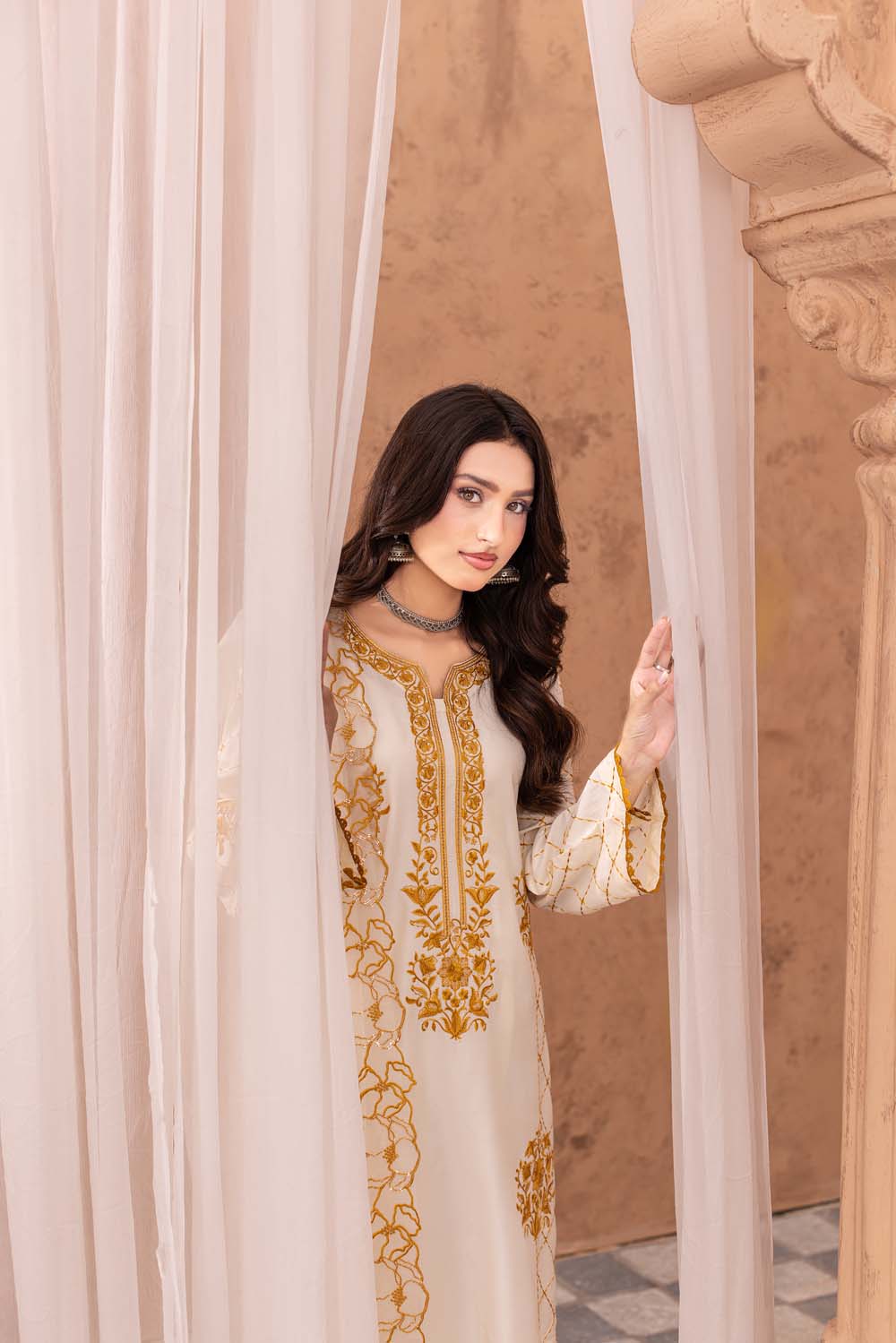 ZR-2580 | OFF-WHITE Zahra Rubab
