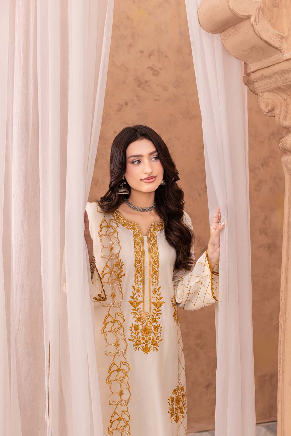 ZR-2580 | OFF-WHITE Zahra Rubab