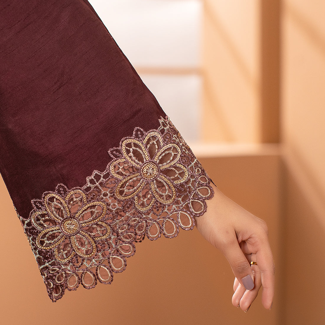 ZR-2507 | Cinnamon Zahra Rubab