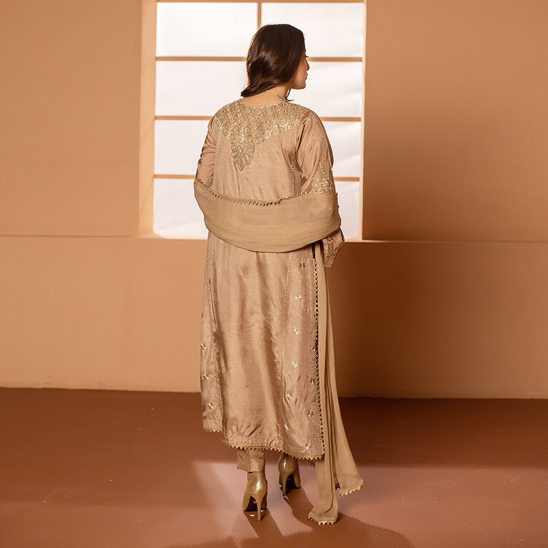 ZR-2508 | Beige Zahra Rubab