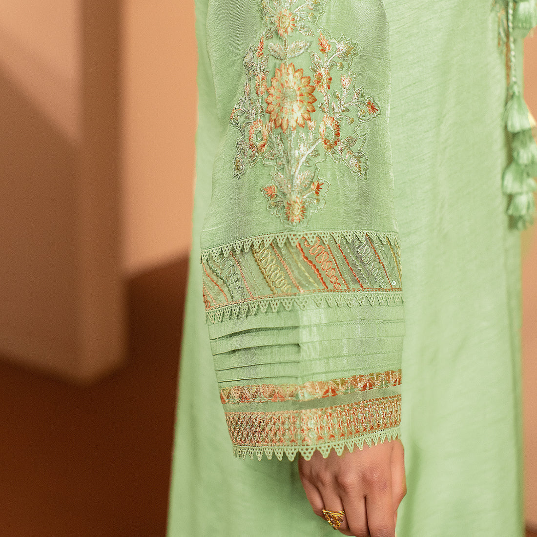 ZR-2506 | Mint Zahra Rubab