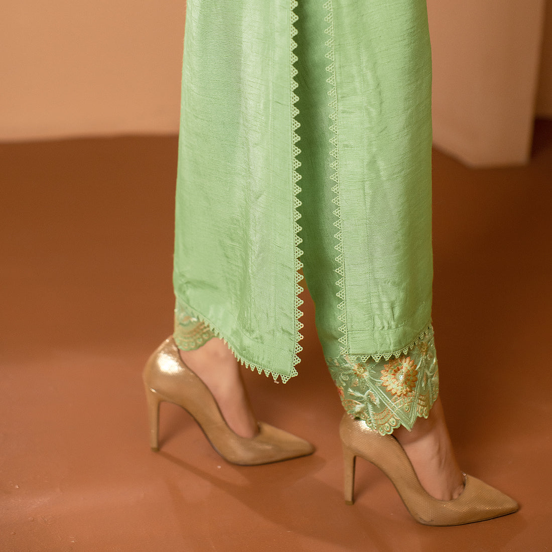 ZR-2506 | Mint Zahra Rubab
