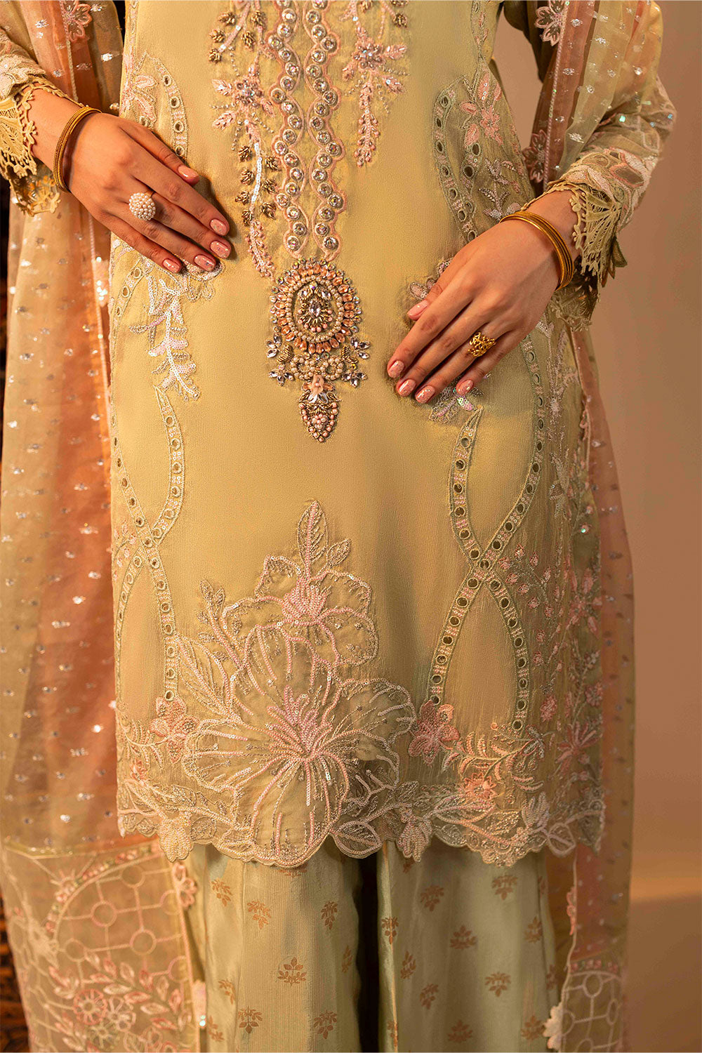 ZR-2543 | AMELIA Zahra Rubab