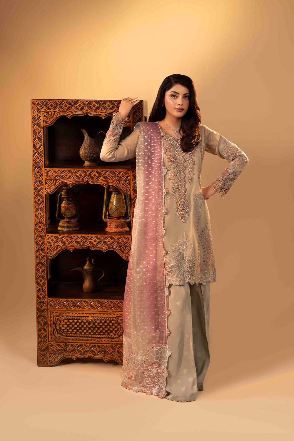 ZR-2543 | CLARA Zahra Rubab