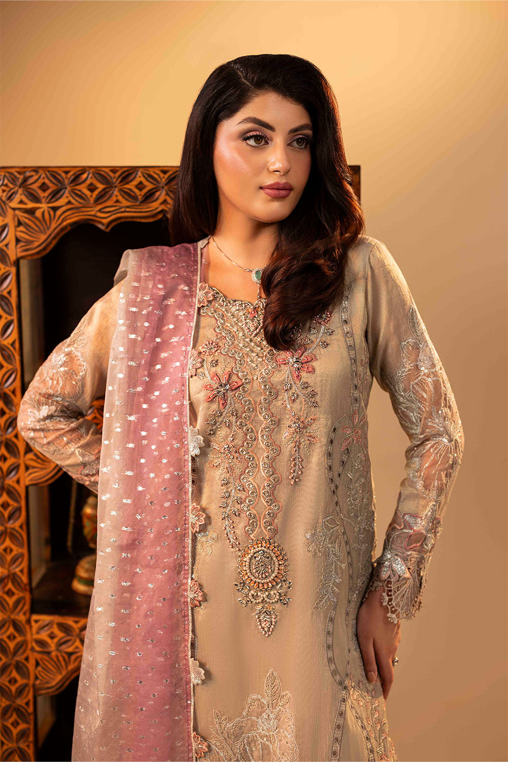 ZR-2543 | CLARA Zahra Rubab