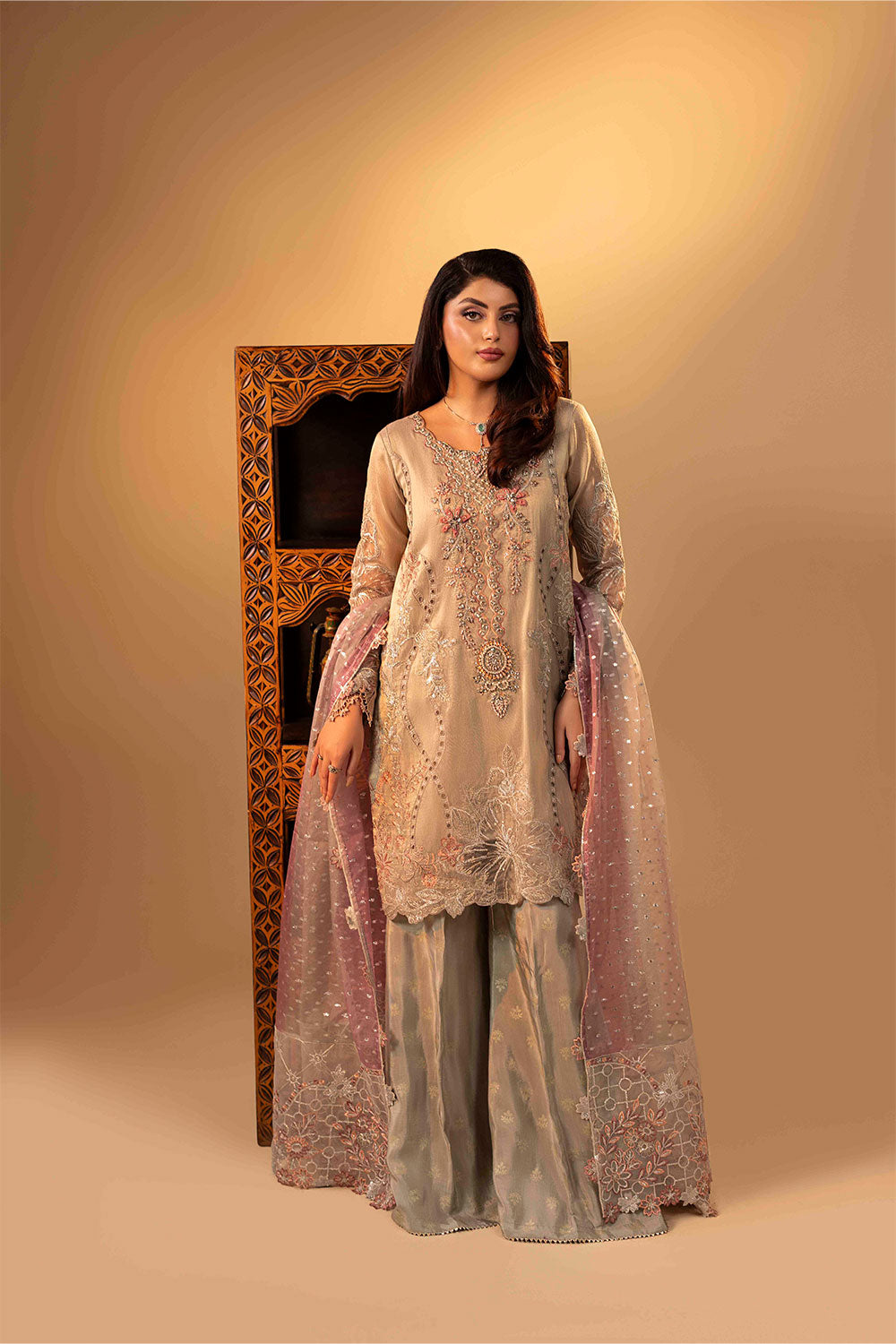 ZR-2543 | CLARA Zahra Rubab