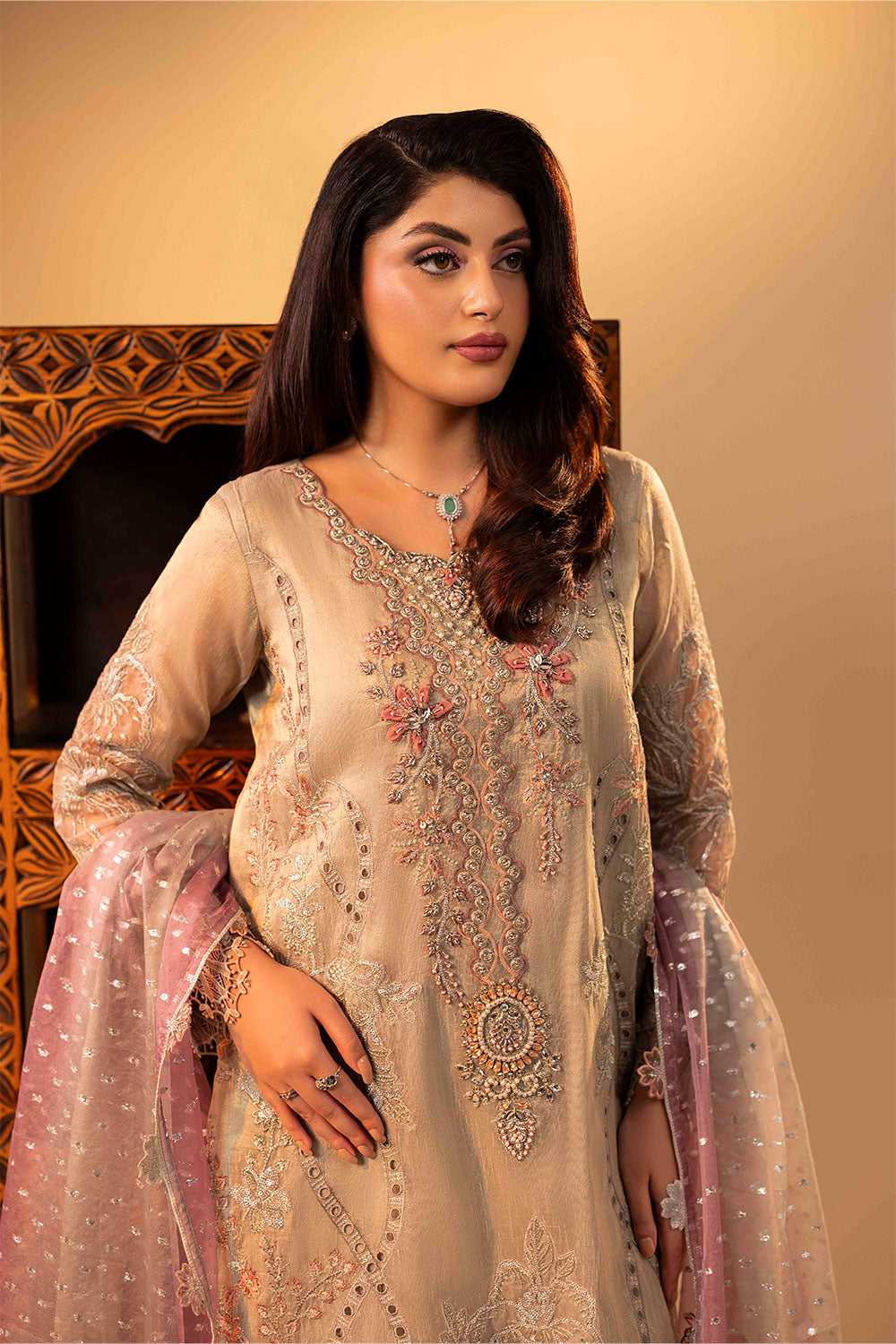 ZR-2543 | CLARA Zahra Rubab