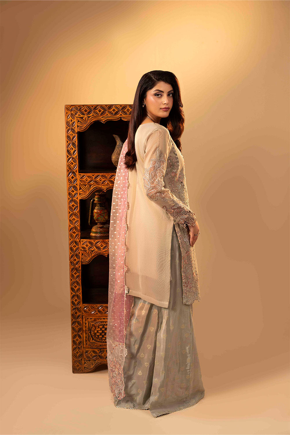 ZR-2543 | CLARA Zahra Rubab