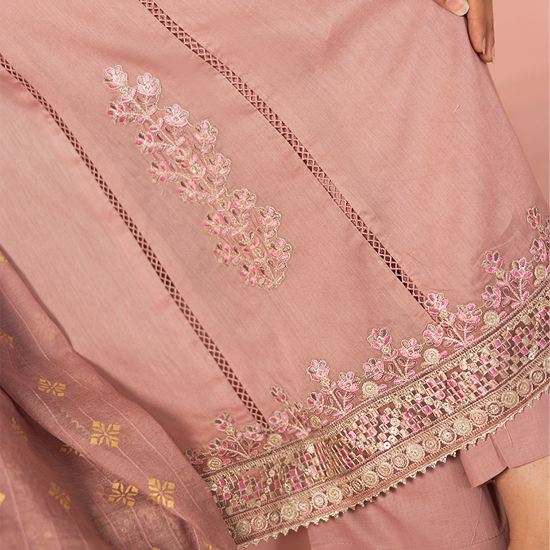 ZR-2513 | Gulnari Zahra Rubab
