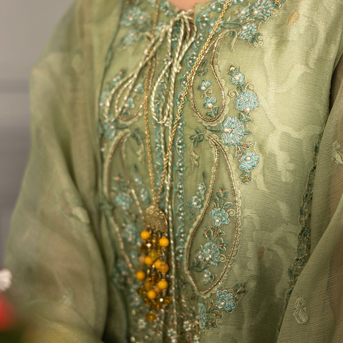 ZR-2518 | Olive Zahra Rubab
