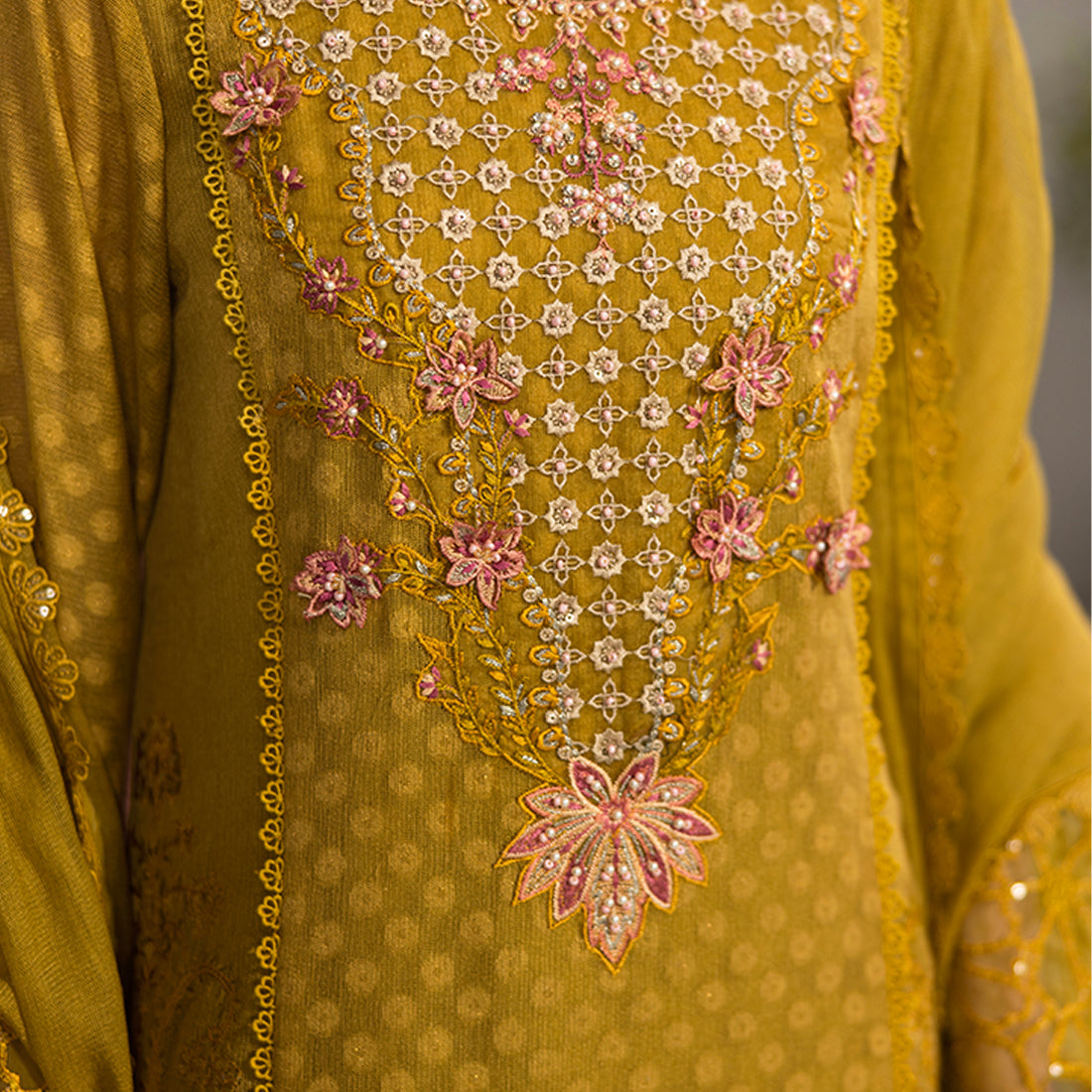 ZR-2519 | Saffron Zahra Rubab