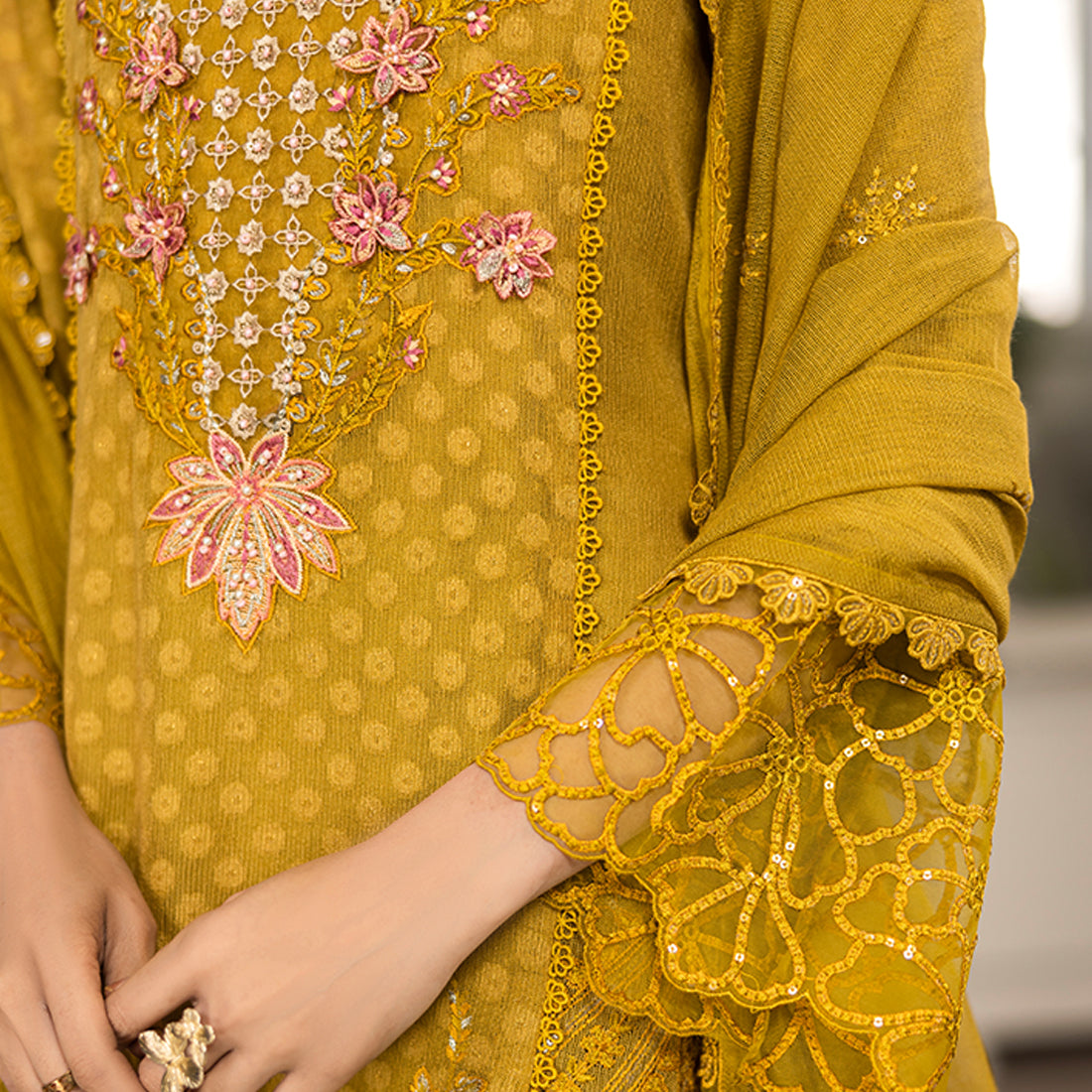 ZR-2519 | Saffron Zahra Rubab
