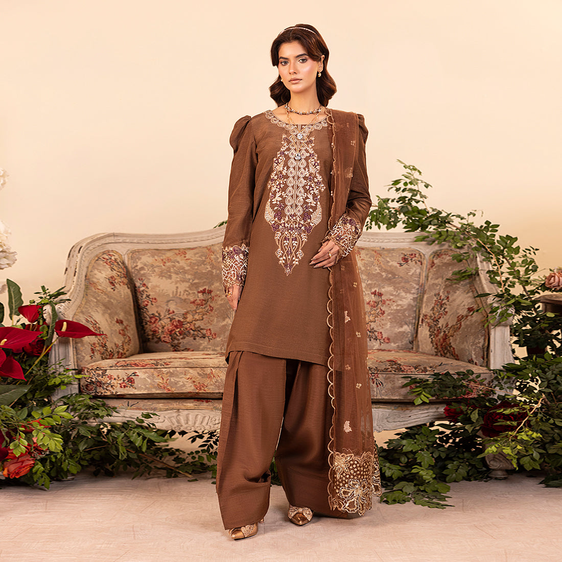 ZR-2530 | ROSE WOOD Zahra Rubab